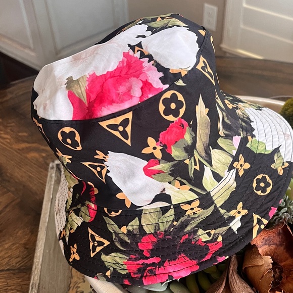 🩷🎉NWT 🎉🩷 FAUX LV BUCKET HAT - Picture 10 of 12